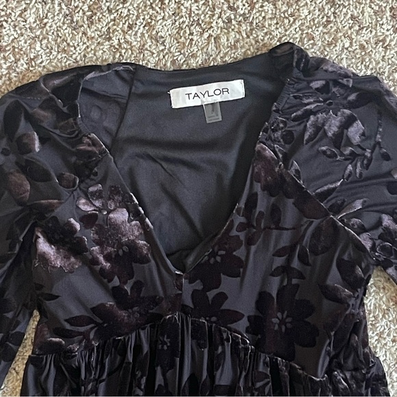 Taylor Black Velvet Burnout Minidress Size 2 V Neck Long Sleeve whimsigoth - Picture 6 of 7